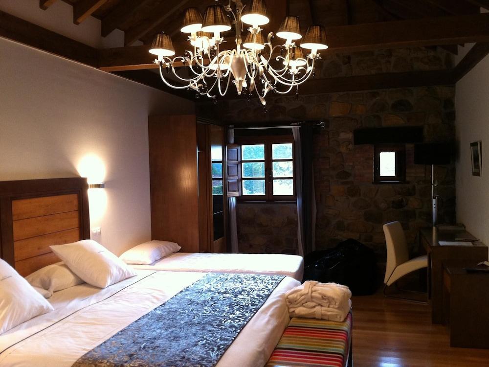 Akla Hotel Suites Valles Pasiegos Saro 外观 照片